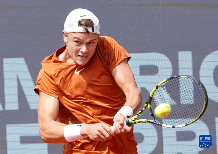 的努力和坚 的努力和坚