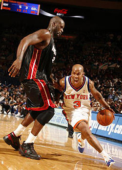 三分线外始 三分线外始